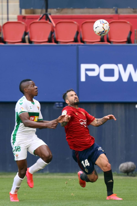 Imágenes del partido Osasuna-Elche disputado en El Sadar.