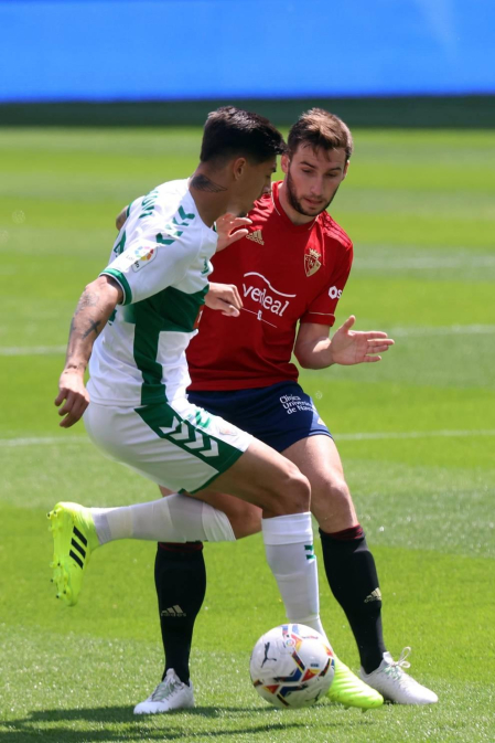 Imágenes del partido Osasuna-Elche disputado en El Sadar.