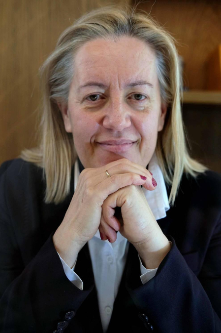 Han recogido con sus manos más de 1.160 fallecidos por covid en Navarra. Realizan un trabajo invisible, esencial, aunque relegado al último eslabón sanitario. Incluso del olvido. Se les llama funerarios y son unos 80 en la Comunidad foral. Hombres y mujeres. Una representación de estos trabajadores, de Tanatorios Irache y Tanatorio San Alberto, confiesan su estado de ánimo.