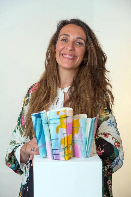 Fotos de la xposición de Carla Querejeta 'Siempre es hoy', en La Puerta Gótica del Colegio Mayor Belagua de Pamplona.