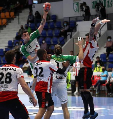 El Helvetia Anaitasuna venció de forma clara al Fertiberia Puerto Sagunto (33-28) y volvió a ganar tras cuatro derrotas consecutivas.