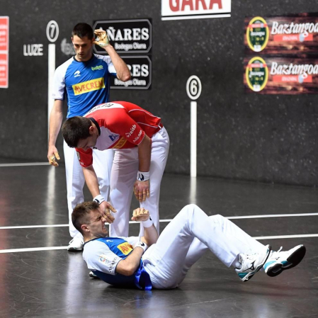 El vízcaino y el navarro se impusieron a Peña y Albisu por 22-7 en el frontón Bizkaia