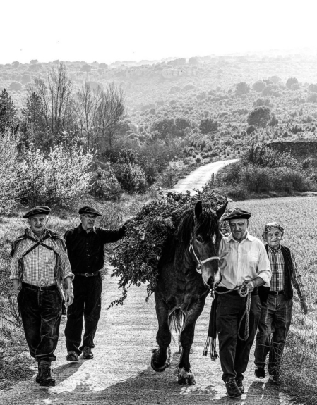 El oficio de alfarero en la localidad navarra está documentado ya en 1501. Fernando Hualde y Joseba Urretavizcaya.publican el libro 'Manos alfareras en Lumbier'.