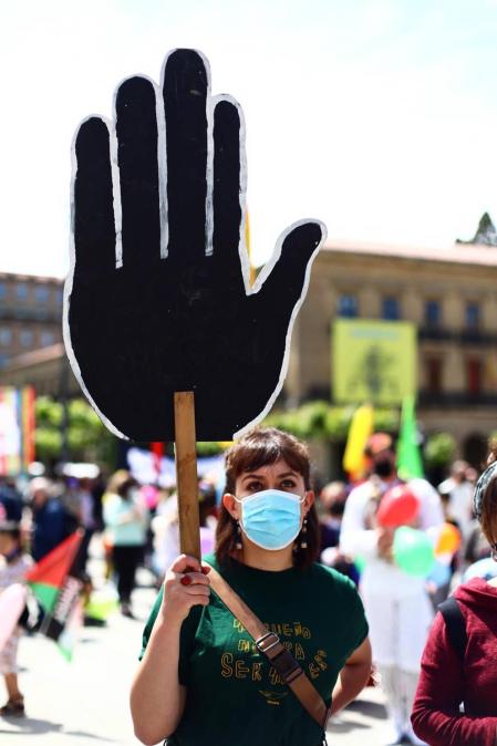 La Plaza del Castillo acogió este domingo, 23 de mayo, una concentración convocada por la Coordinadora Antirracista de Navarra para celebrar la fecha.