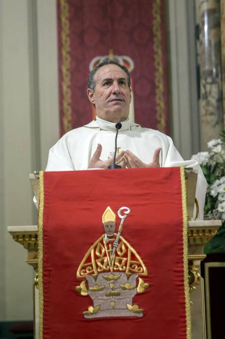 La capilla de San Fermín acogió este domingo, 6 de junio, la misa de la Escalerica sanferminera que en esta ocasión dobló la ceremonia en dos, una primera para los niños y otra para el resto de fieles.