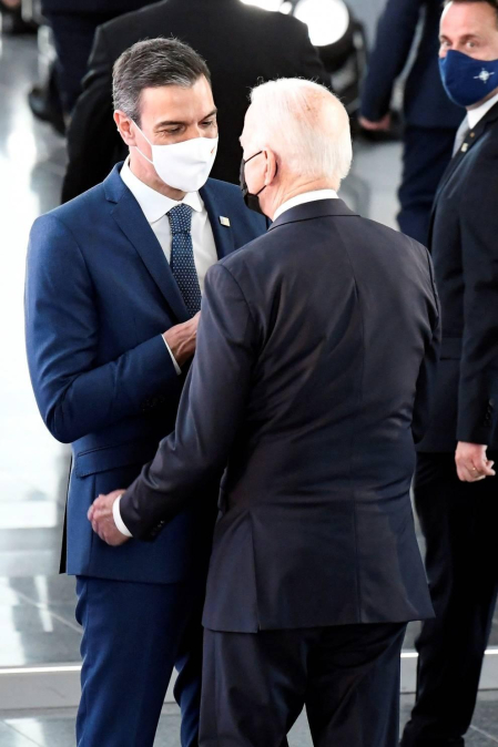 Biden y Sánchez conversan durante 30 segundos en la cumbre de la OTAN
