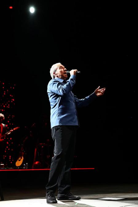 Imagen del concierto de José Luis Perales en Pamplona este sábado.