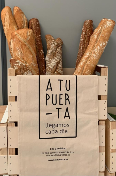 A tu puerta ofrece entregas diarias de pan a domicilio.