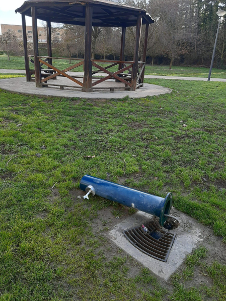 Parque fluvial del Arga. La Fuente lleva varias semanas por los suelos