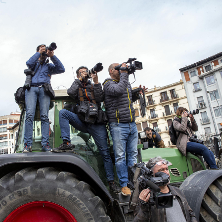 Protesta de los agricultores y ganaderos con sus tractores en Pamplona