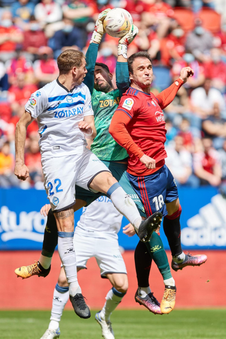 Fotos del partido Osasuna 1-0 Alavés en directo./