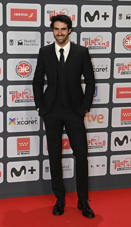Blanco y negro, lentejuejas y mucho glamour en la alfombra roja de los Premios Platino