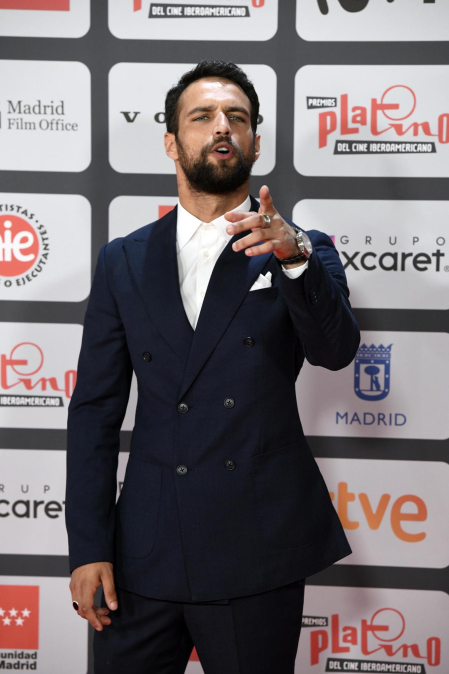Blanco y negro, lentejuejas y mucho glamour en la alfombra roja de los Premios Platino
