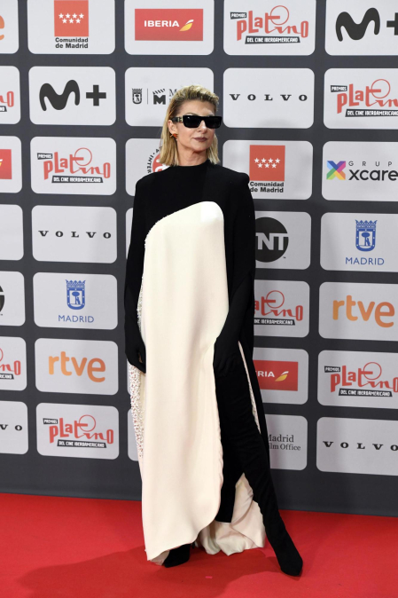 Blanco y negro, lentejuejas y mucho glamour en la alfombra roja de los Premios Platino