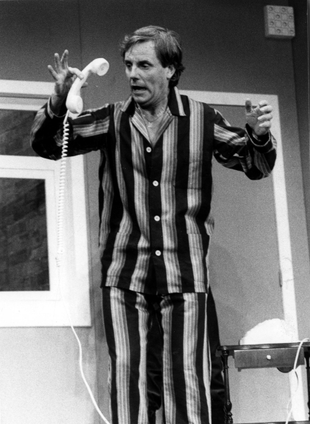 El actor navarro Pedro Osinaga, durante una actuación en el Gayarre. 15 de julio de 1985.