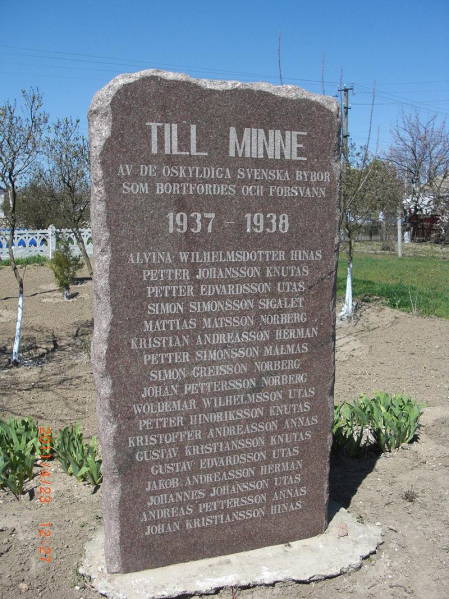 Monolito en recuerdo de los fallecidos o desaparecidos durante la represión soviética