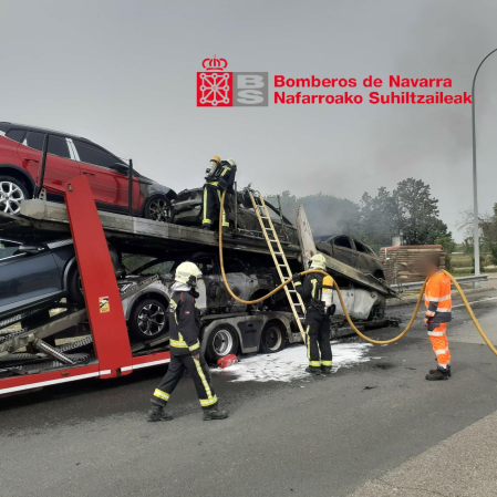 Incendio de un portacoches en Tudela
