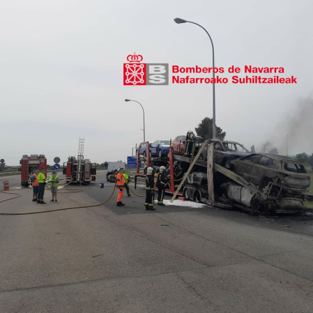 Incendio de un portacoches en Tudela
