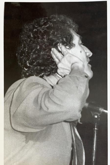 Miguel Ríos, en el escenario de la Plaza de Toros en 1982
