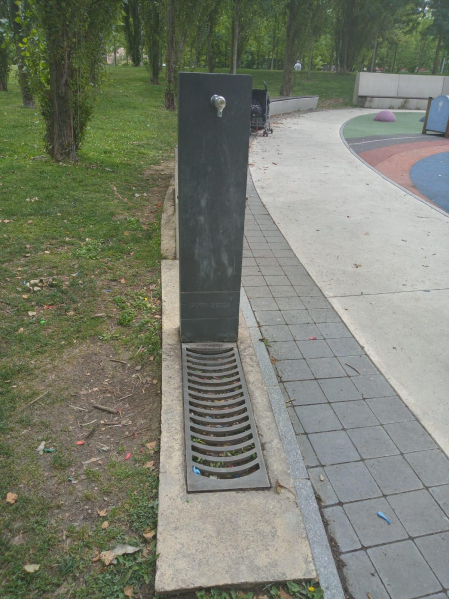 Desde hace mas de 10 dias están sin agua las fuentes del parque Orfeón Pamplonés