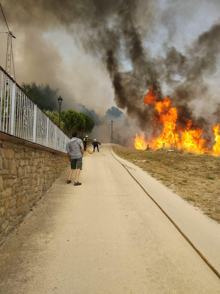 Fotos del incendio producido entre Obanos y Legarda en las cercanías de la localidad de Legarda.