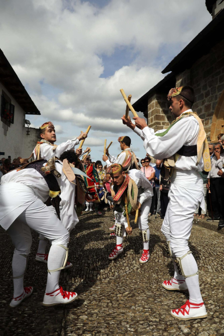 Fotos de los danzantes en Muskilda.