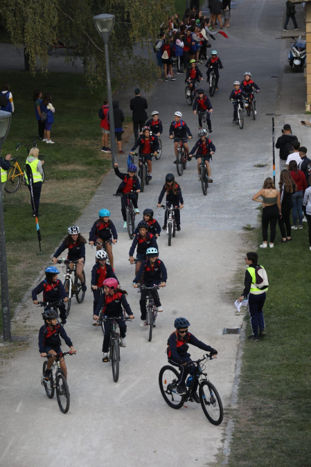 Foto de la ‘bicicletada escolar’ por las calles de Pamplona.