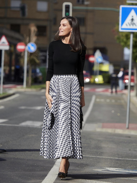 Foto de la reina Letizia durante su visita a Tudela para participar en un homenaje a Pilar Miró en el marco del Festival Ópera Prima.