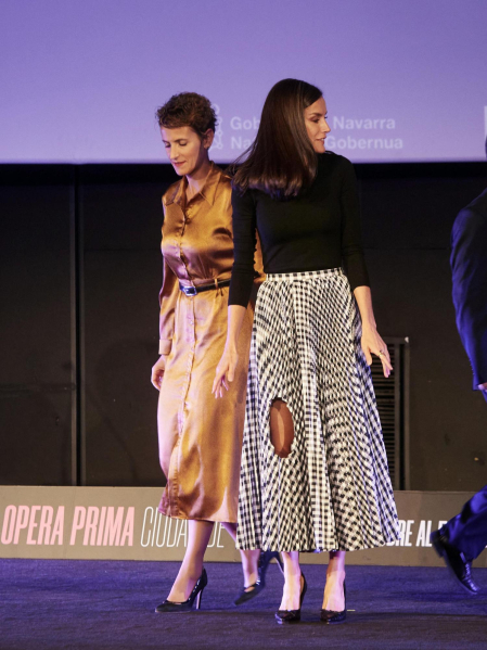 Foto de la reina Letizia durante su visita a Tudela para participar en un homenaje a Pilar Miró en el marco del Festival Ópera Prima.