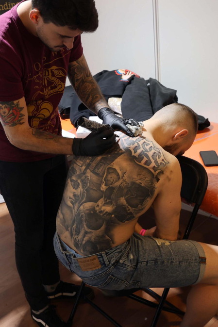 Imágenes del salón del tatuaje en Baluarte