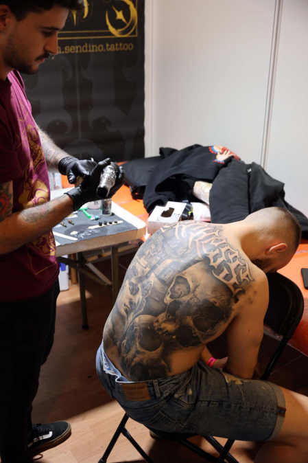 Imágenes del salón del tatuaje en Baluarte