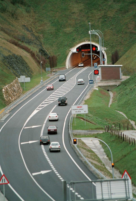 Primeros usuarios del túnel de Belate, en una foto de archivo de Diciembre de 1997.
