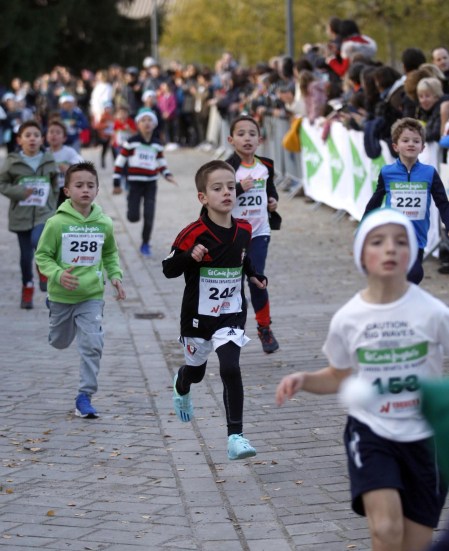 Participantes en la XI Carrera Infantil de la Navidad de Asvona