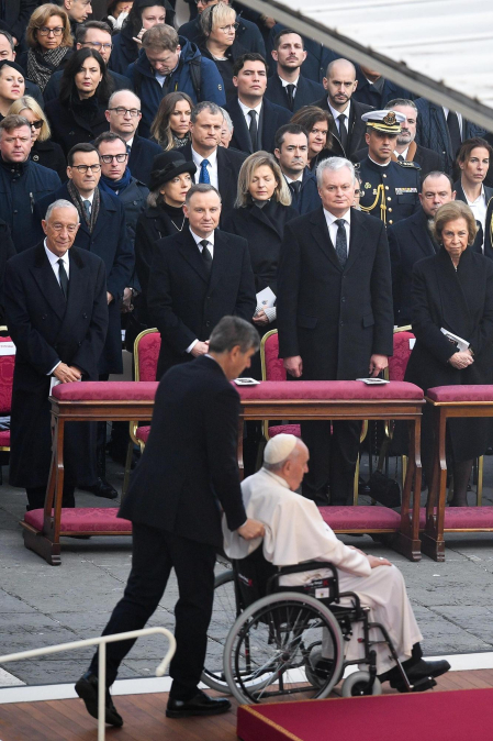 El funeral de Benedicto XVI, en imágenes