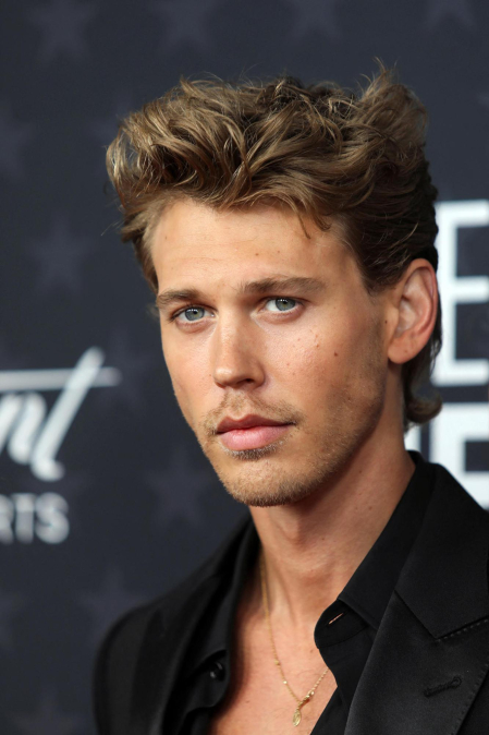 Entrega y alfombra roja de los Critics Choice Awards