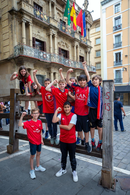 Aficionados rojillos grabaron en el Ayuntamiento de Pamplona mnsajes de apoyo para los jugadores de cara a la final de la Copa del Rey