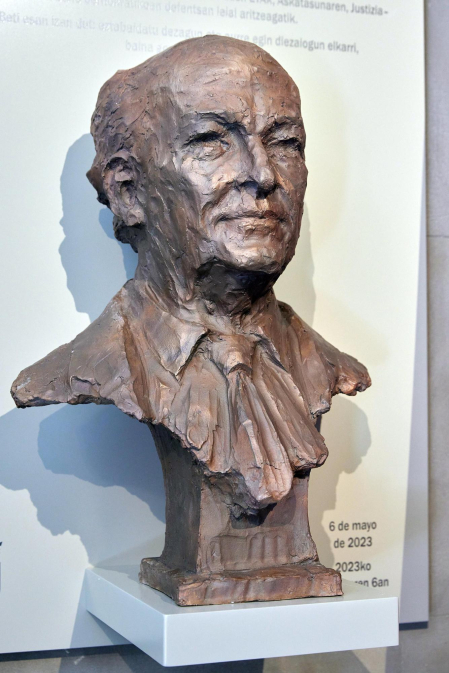 Imagen de la inauguración de la exposición ‘Tomás Caballero. Vida y asesinato’, en el Palacio del Condestable de Pamplona.