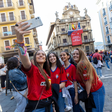 Fotos del ambiente en Pamplona por el partido de final de Copa.