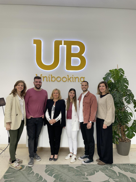 Equipo de Unibooking.