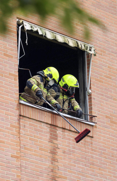 Imagen del incendio en una vivienda de Logroño./