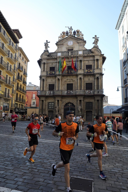 Fotos de La Media San Fermín 2023.