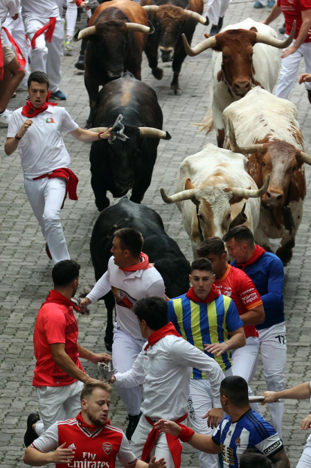 Primer encierro de San Fermín en el tramo del exterior de la Plaza de Toros