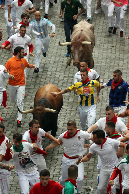 Primer encierro de San Fermín en el tramo del exterior de la Plaza de Toros