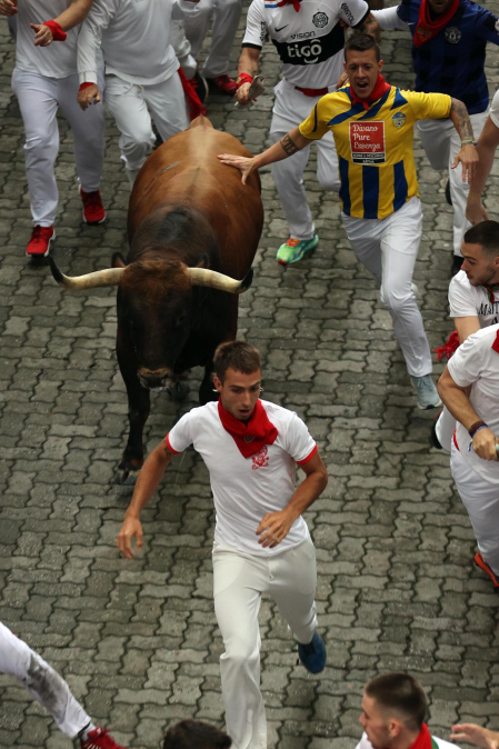 Primer encierro de San Fermín en el tramo del exterior de la Plaza de Toros