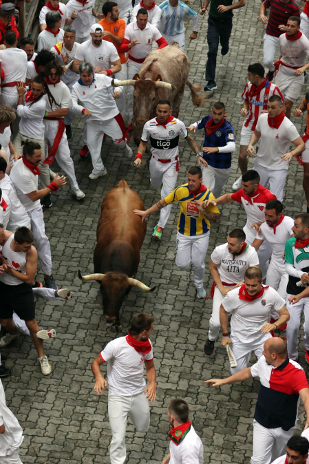 Primer encierro de San Fermín en el tramo del exterior de la Plaza de Toros