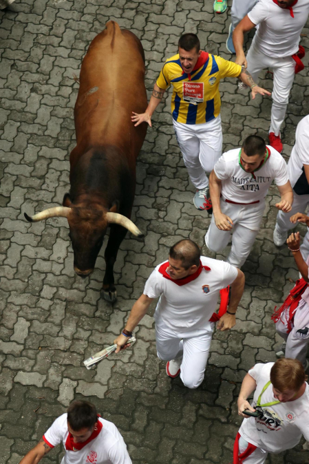 Primer encierro de San Fermín en el tramo del exterior de la Plaza de Toros