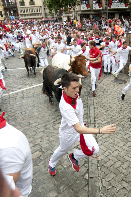 Primer encierro de San Fermín en el tramo de Telefónica