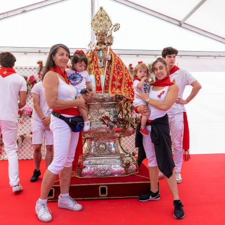 Fotos de la ofrenda foral a San Fermín.