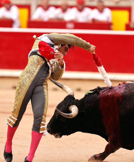 Fotos de la octava y última corrida de la Feria de San Fermín./