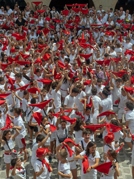 Galería de fotos de las fiestas lanzadores del cohete en Puente de la Reina